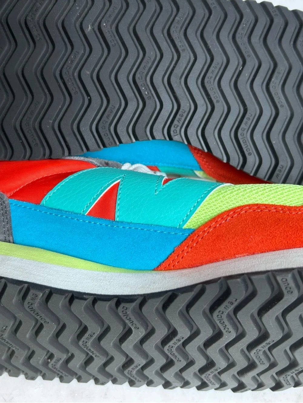 New Balance 237 Neon Lime, Teal & Red Retro Runner men’s size 10 - Picture 8 of 11
